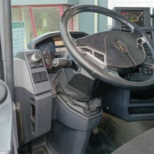 foto EUR6 Renault 6x4 Flatbed+ HR Hiab